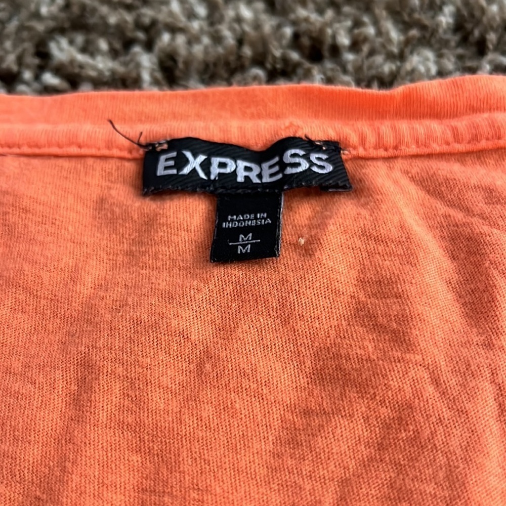 Express tshirt - Picture 2 of 5